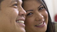 Pareja sonriendo Pareja sonriendo