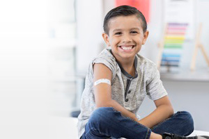 niño pequeño sentado