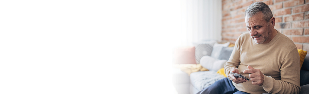 mujer hablando por telefono