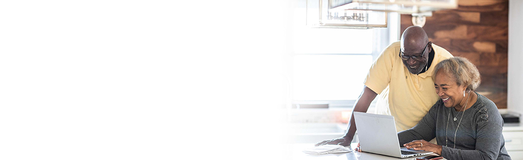 mujer hablando por telefono