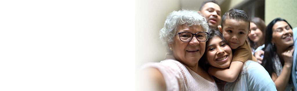 mujer que habla por teléfono